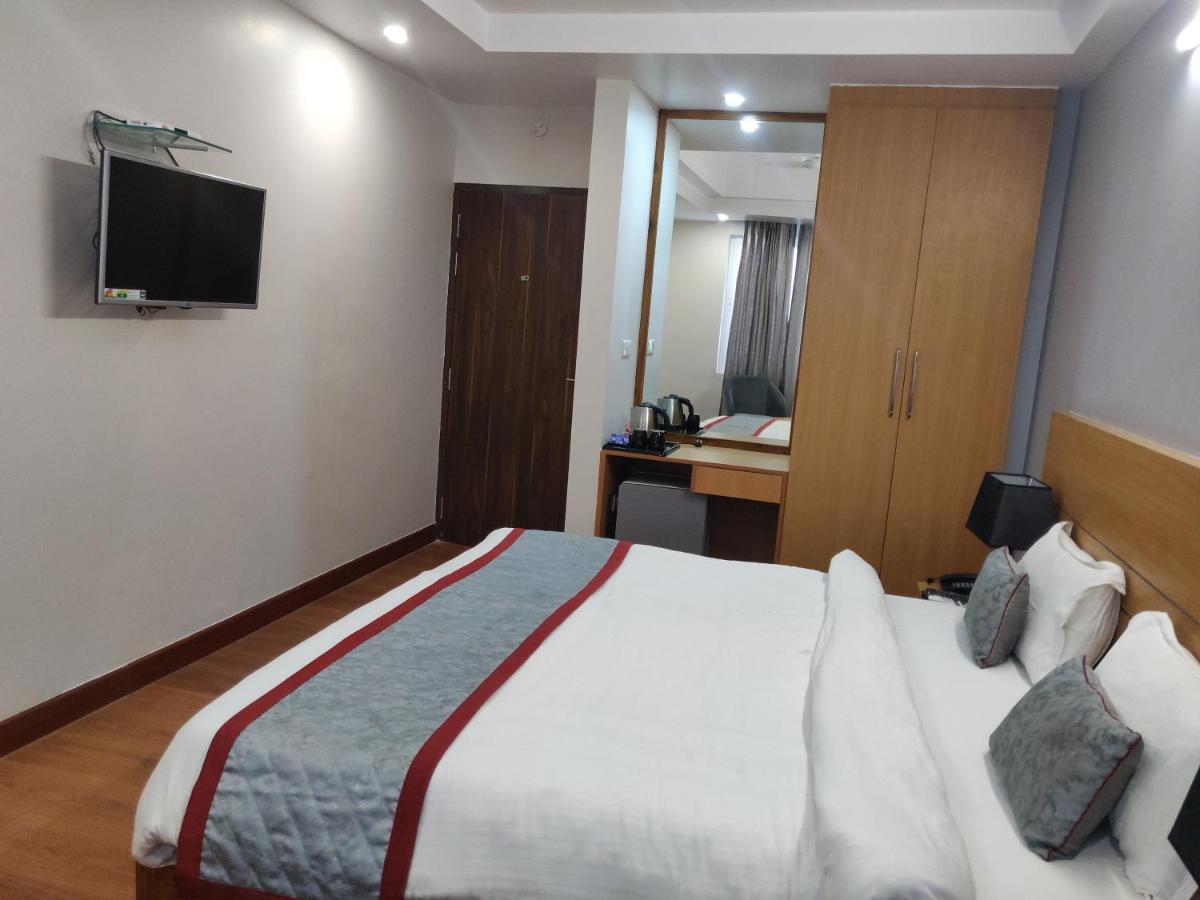 Hotel Sarvin Lucknow Ngoại thất bức ảnh
